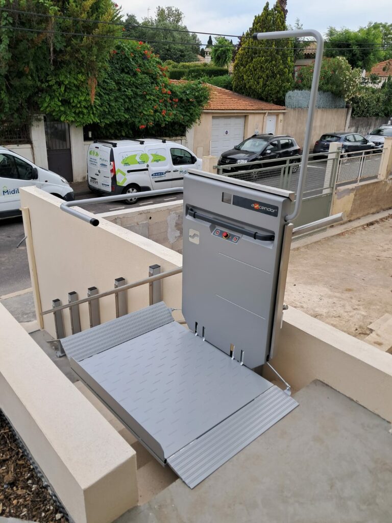 Plateforme monte escaliers à Montpellier dans l'Hérault