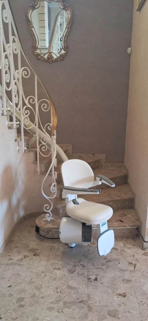 Monte escaliers à Sauvian près de Béziers : installation Access Fidji par Midilev