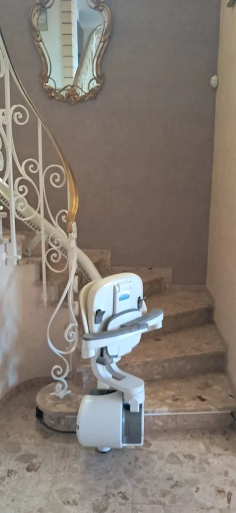 Fauteuil monte escaliers Access Fidji : confort et élégance à domicile