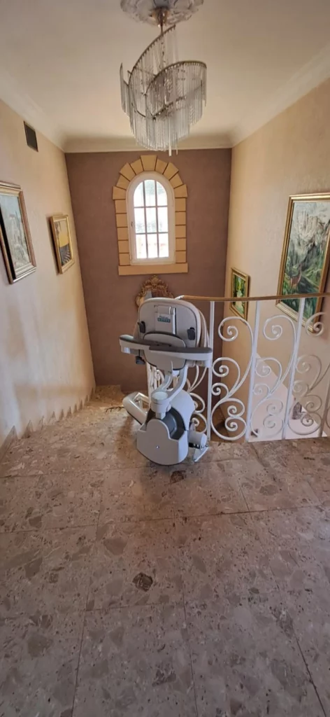 Monorail sur mesure Access Fidji – Discret et adapté à tous les escaliers