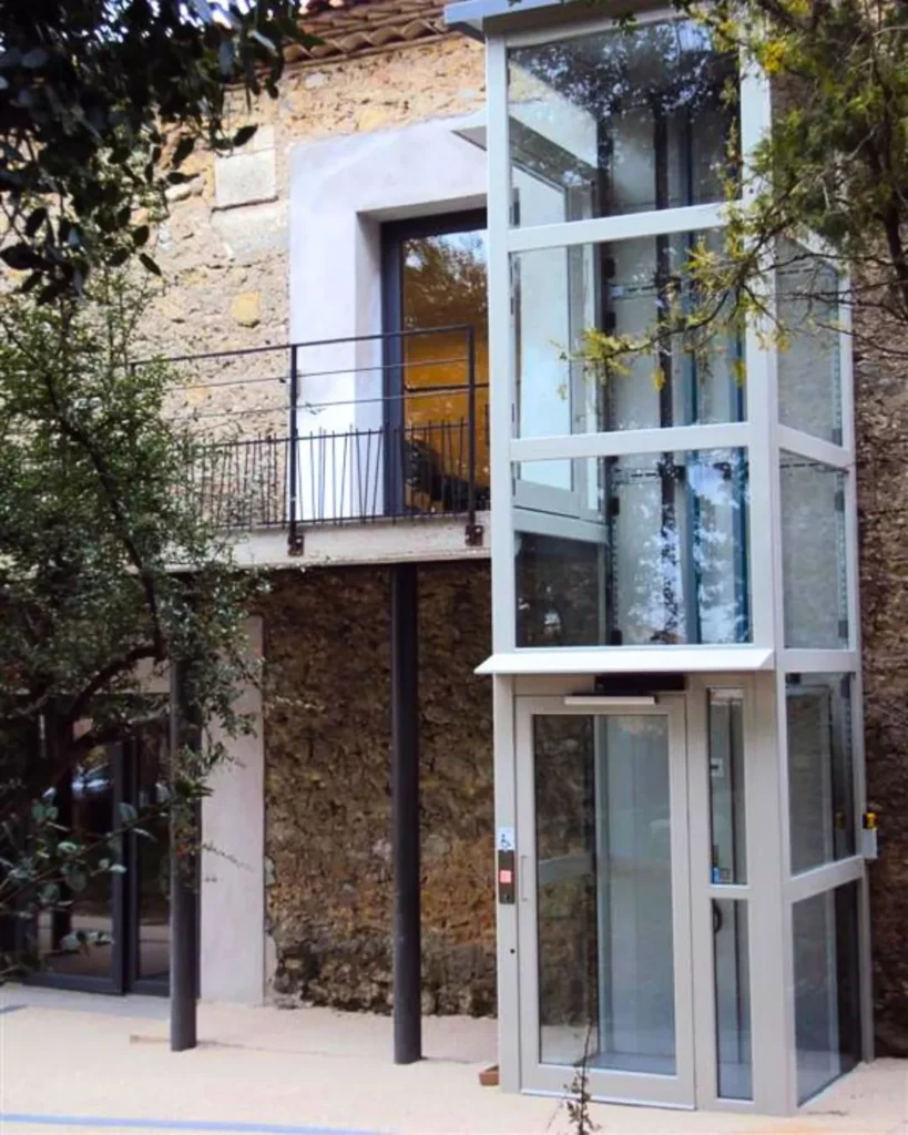 Structure aluminium et vitrage de l'élévateur extérieur