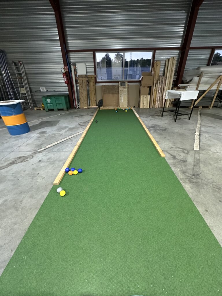 photo d'un des jeux à l'inérieur de l'entrepôt de fabrication
